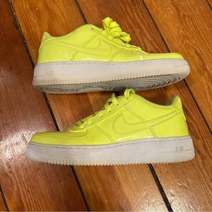 Nike Air Force 1 neon
